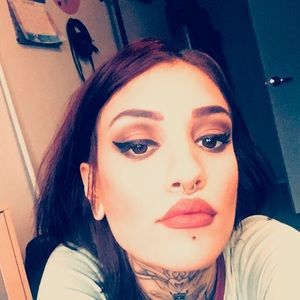 Meet your Posher, Angelina